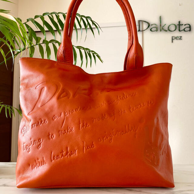 Dakota(ダコタ)のほぼ新品同様 Dakota ダコタ ビッグロゴ レザートートバッグ レディースのバッグ(ハンドバッグ)の商品写真