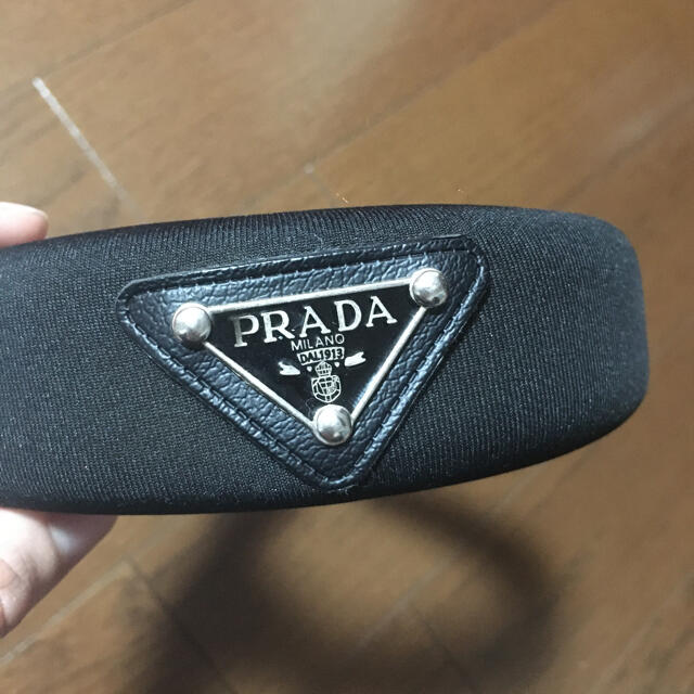 PRADA 太めのカチューシャ レディースのヘアアクセサリー(カチューシャ)の商品写真