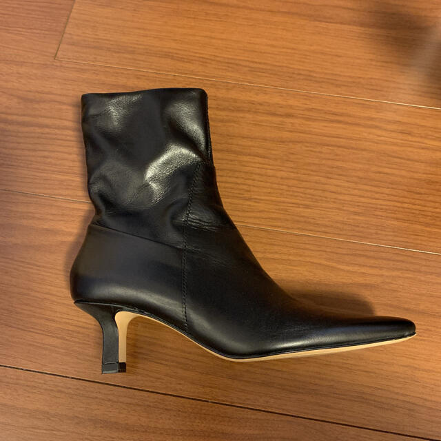ZARA(ザラ)のZARA ショートブーツ　ミラオーウェン snidel フレイアイディー レディースの靴/シューズ(ブーツ)の商品写真