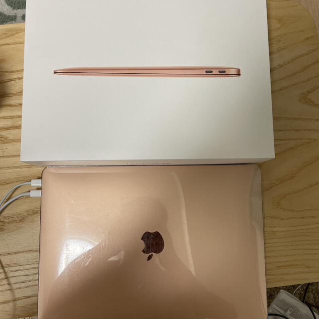 Mac (Apple)(マック)のMacBook Air 2020 M1チップ搭載　人気GOLD スマホ/家電/カメラのPC/タブレット(ノートPC)の商品写真