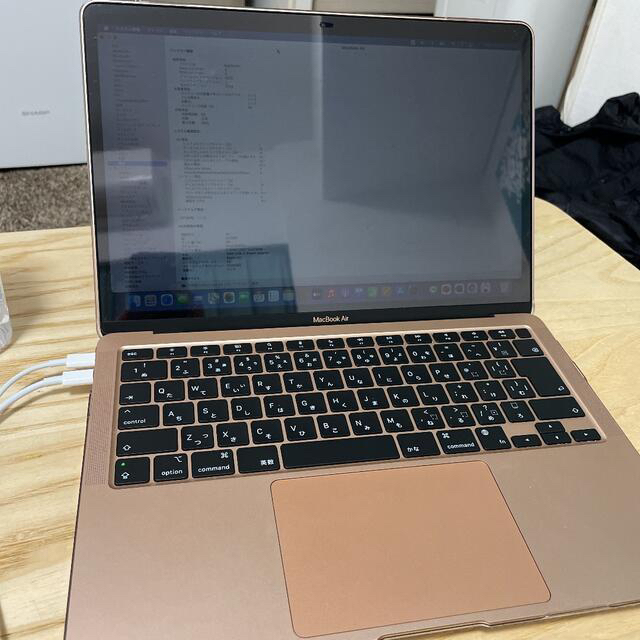 Mac (Apple)(マック)のMacBook Air 2020 M1チップ搭載　人気GOLD スマホ/家電/カメラのPC/タブレット(ノートPC)の商品写真
