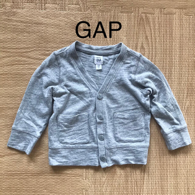 babyGAP(ベビーギャップ)のGAP カーディガン　ライトグレー　80 キッズ/ベビー/マタニティのベビー服(~85cm)(カーディガン/ボレロ)の商品写真