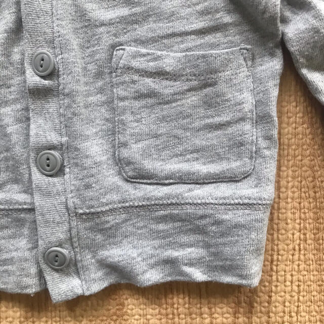 babyGAP(ベビーギャップ)のGAP カーディガン　ライトグレー　80 キッズ/ベビー/マタニティのベビー服(~85cm)(カーディガン/ボレロ)の商品写真