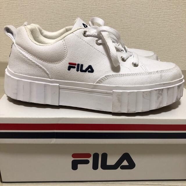 FILA(フィラ)のSANDBLAST LOW レディースの靴/シューズ(スニーカー)の商品写真