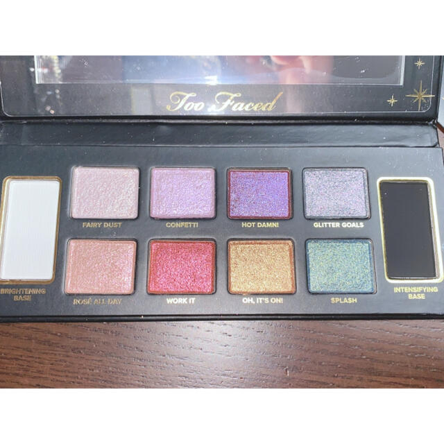 Too Faced(トゥフェイス)のトゥーフェイス グリッターボムアイシャドウパレット　新品 コスメ/美容のベースメイク/化粧品(アイシャドウ)の商品写真