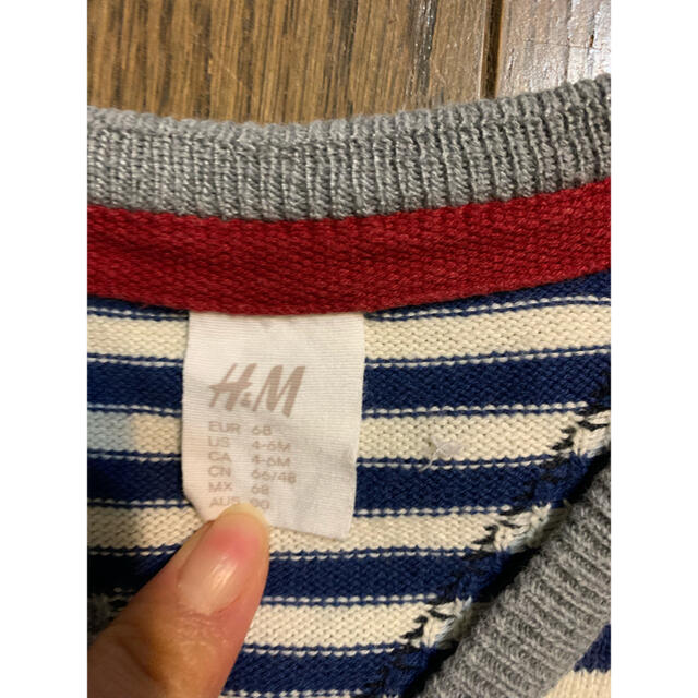 H&M(エイチアンドエム)のH＆M 68サイズ　だまし絵カーディガン キッズ/ベビー/マタニティのベビー服(~85cm)(カーディガン/ボレロ)の商品写真