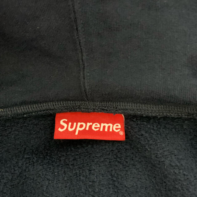 supremeパーカー　ＸＬサイズ