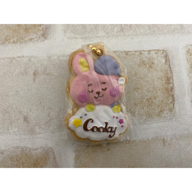 防弾少年団(BTS)(ボウダンショウネンダン)のクッキーチャームコット COOKYver. エンタメ/ホビーのおもちゃ/ぬいぐるみ(キャラクターグッズ)の商品写真