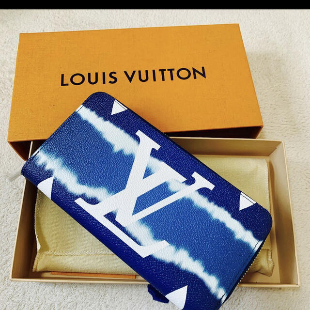 Louis Vuitton ルイ・ヴィトン LV エスカル ジッピー ウォレット