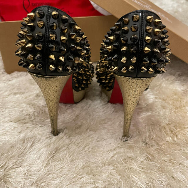 Christian Louboutin(クリスチャンルブタン)のChristian Louboutin スパイク 黒 パンプス ルブタン レディースの靴/シューズ(ハイヒール/パンプス)の商品写真