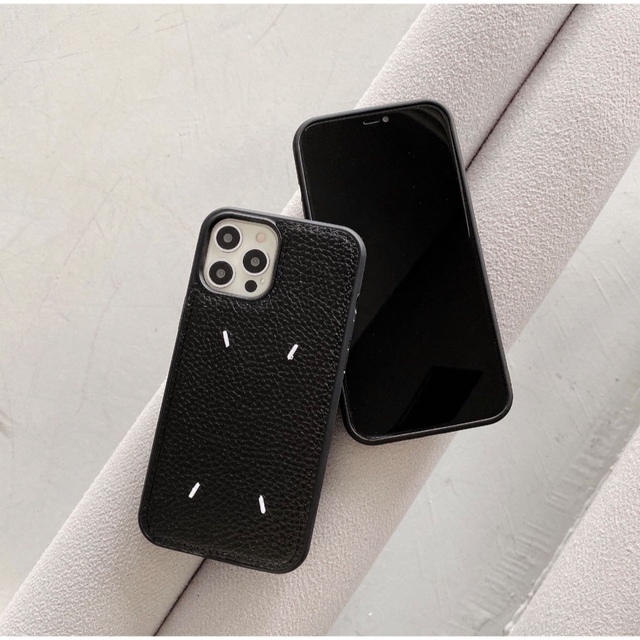 iPhone 12 mini 用　刺繍 ケース　ブラック　レザー 風 スマホ/家電/カメラのオーディオ機器(その他)の商品写真