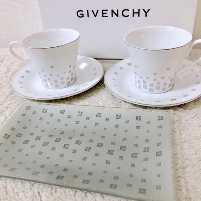 GIVENCHY ジバンシージバンシイプラチナペアカップ＆ソーサーガラストレー付