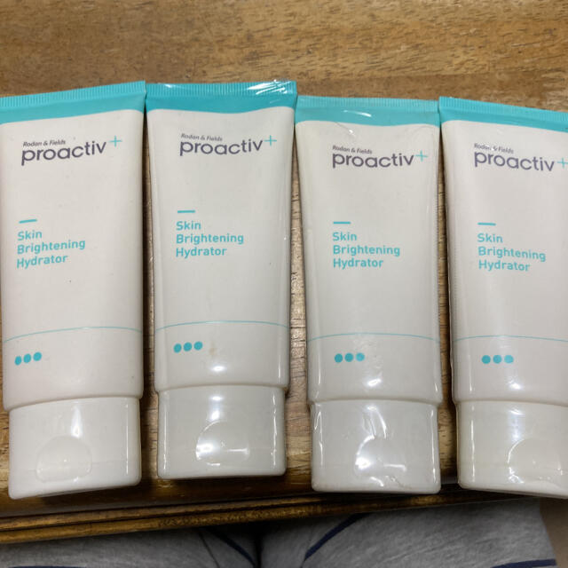 proactiv プロアクティブ プラススキンブライトニングハイドレイターの通販 by アキバ's shop｜プロアクティブならラクマ