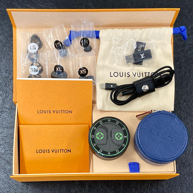 LOUIS VUITTON(ルイヴィトン)のルイヴィトン　イヤホン スマホ/家電/カメラのオーディオ機器(ヘッドフォン/イヤフォン)の商品写真