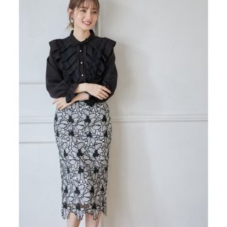 トッコ(tocco)のtocco closet 配色フラワーレースタイトスカート(ひざ丈スカート)