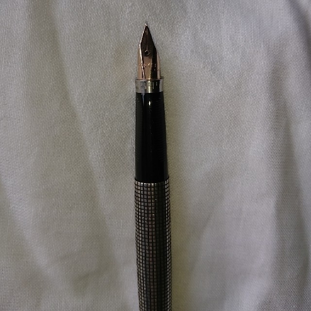 Parker(パーカー)の【PARKER】パーカー◆シルバー製ボディ◆ペン先14K･万年筆(新品未使用) インテリア/住まい/日用品の文房具(その他)の商品写真