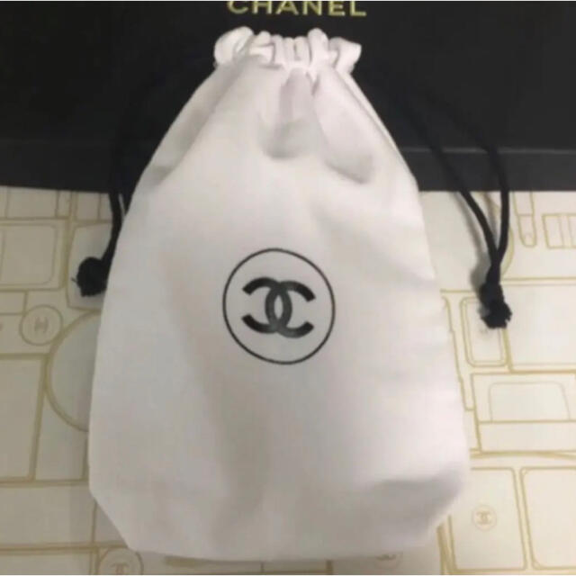 CHANEL(シャネル)のCHANEL ノベルティ 巾着 白   レディースのファッション小物(ポーチ)の商品写真