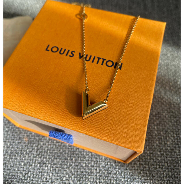 LOUIS VUITTON(ルイヴィトン)のルイヴィトン ネックレスエセンシャルV レディースのアクセサリー(ネックレス)の商品写真