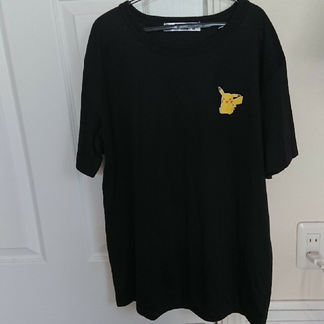 ポケモン(ポケモン)のポケモン ピカチュウ 黒Tシャツ レディースのトップス(Tシャツ(半袖/袖なし))の商品写真