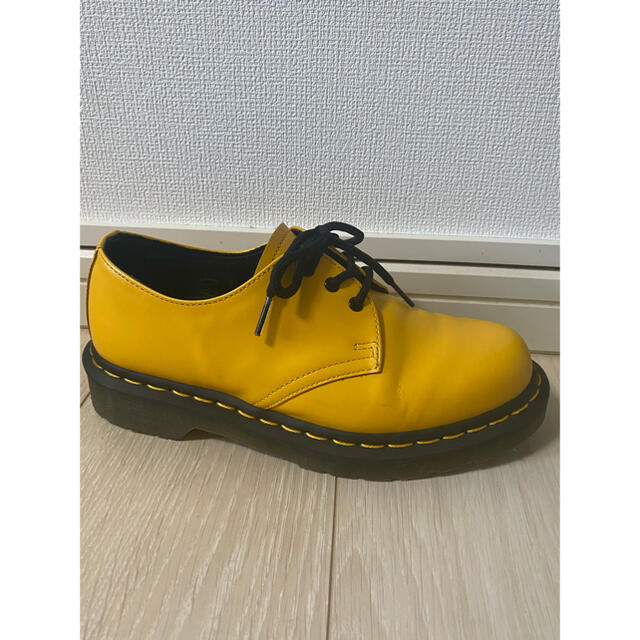 Dr.Martens(ドクターマーチン)のDr.Martens yellow 黄色 ローカット レディースの靴/シューズ(ローファー/革靴)の商品写真
