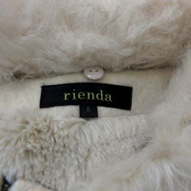 rienda(リエンダ)のリエンダ ロングコート ステンカラー フェイクファー 裏ファー S ベージュ レディースのジャケット/アウター(その他)の商品写真