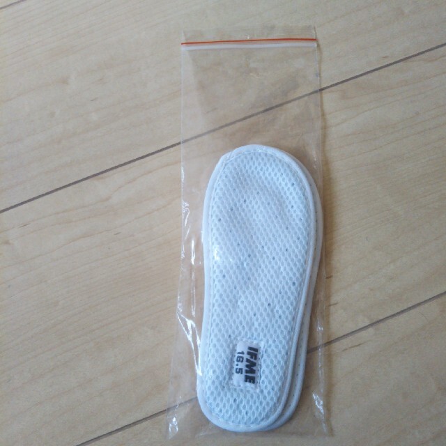 靴中敷き16.5 キッズ/ベビー/マタニティのキッズ靴/シューズ(15cm~)(スクールシューズ/上履き)の商品写真