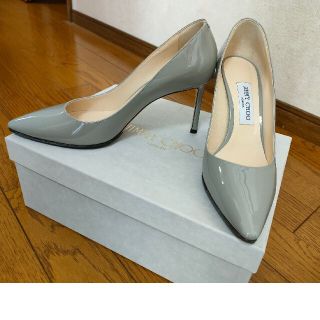 ジミーチュウ(JIMMY CHOO)のジミーチュウ  ハイヒールパンプス 38.5 エナメル（レザー） グレー(ハイヒール/パンプス)