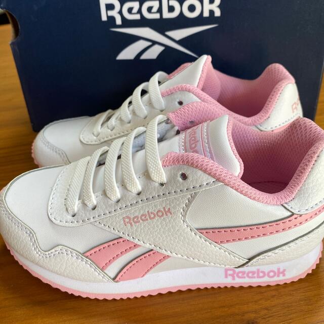 Reebok(リーボック)のReebok 17 キッズ　シューズ　未使用 キッズ/ベビー/マタニティのキッズ靴/シューズ(15cm~)(スニーカー)の商品写真