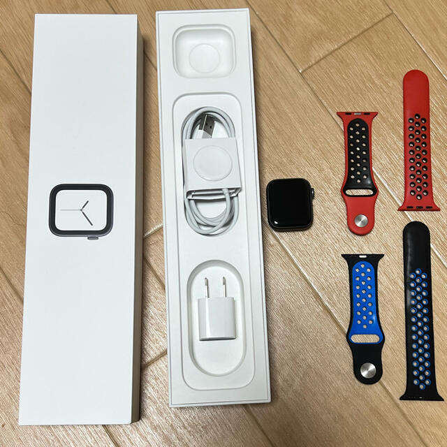 Apple(アップル)のAppleWatch series4 40mm スペースグレーアルミGPSモデル メンズの時計(腕時計(デジタル))の商品写真