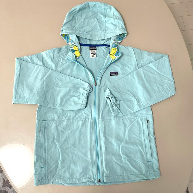 patagonia(パタゴニア)のパーカー キッズ/ベビー/マタニティのキッズ服女の子用(90cm~)(ジャケット/上着)の商品写真