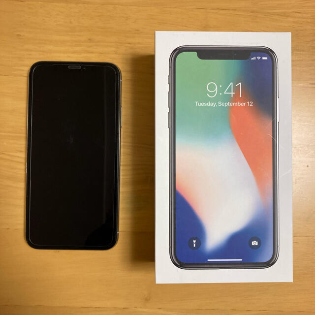 Apple(アップル)のiPhone X Silver 64 GB Softbank 最大容量100% スマホ/家電/カメラのスマートフォン/携帯電話(スマートフォン本体)の商品写真