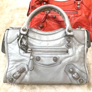 BALENCIAGA(バッグ ・ ホワイト/白色系)のフリマアイテム一覧 BALENCIAGA(バッグ ・ ホワイト/白色系)のフリマアイテム一覧