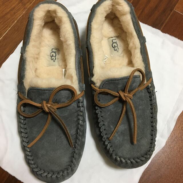 UGG(アグ)のUGG モカシン　ダコタ　サイズ7(24センチ) レディースの靴/シューズ(スリッポン/モカシン)の商品写真