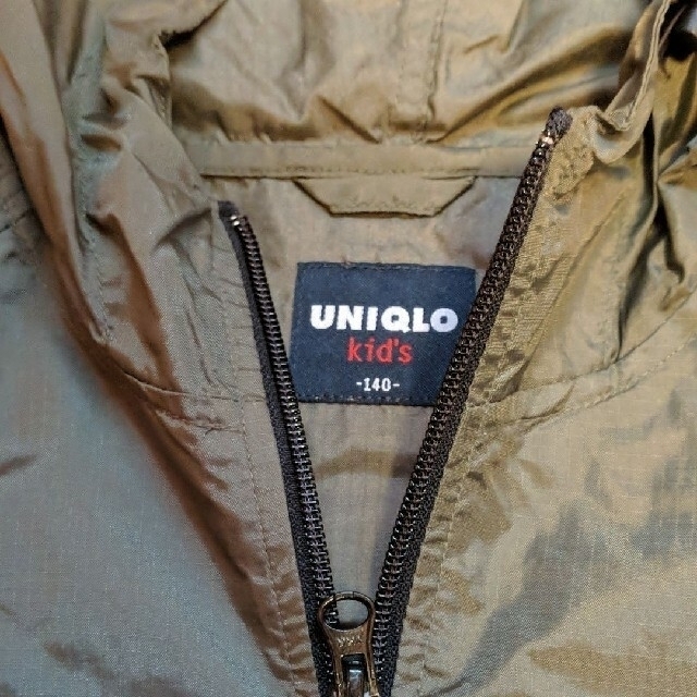 UNIQLO(ユニクロ)の美品☆なんですが…　ユニクロ　140cm　ナイロンジャケット キッズ/ベビー/マタニティのキッズ服男の子用(90cm~)(ジャケット/上着)の商品写真