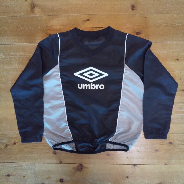 UMBRO(アンブロ)のピステ　ブラック　UMBRO　140cm スポーツ/アウトドアのサッカー/フットサル(ウェア)の商品写真