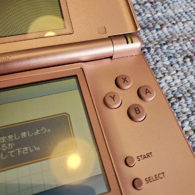 ニンテンドーDS(ニンテンドーDS)のDS Lite　ピンク エンタメ/ホビーのゲームソフト/ゲーム機本体(携帯用ゲーム機本体)の商品写真