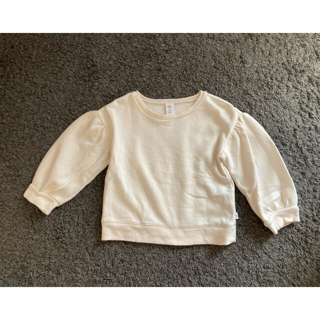 GAP Kids(ギャップキッズ)のGAP KIDS ドロップショルダートレーナー　スウェット　オフホワイト　100 キッズ/ベビー/マタニティのキッズ服女の子用(90cm~)(Tシャツ/カットソー)の商品写真