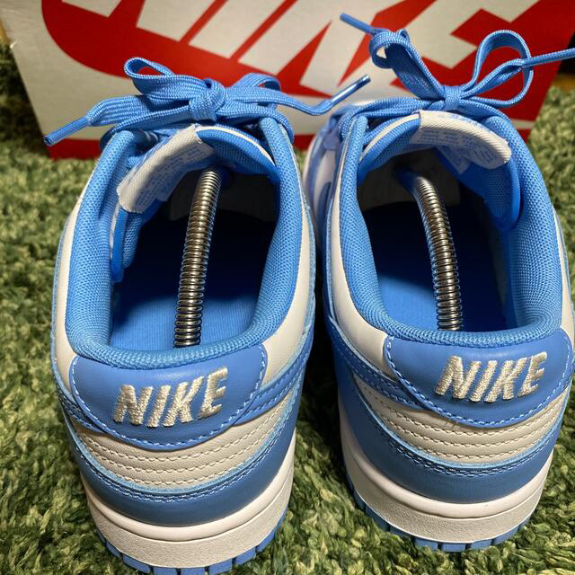 NIKE(ナイキ)のNIKE DUNK LOW RETRO UNIVERSITY BLUE UNC メンズの靴/シューズ(スニーカー)の商品写真