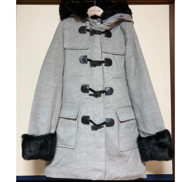 EGOIST(エゴイスト)のEGOIST ボリュームファー付ダッフルコート グレー レディースのジャケット/アウター(ダッフルコート)の商品写真