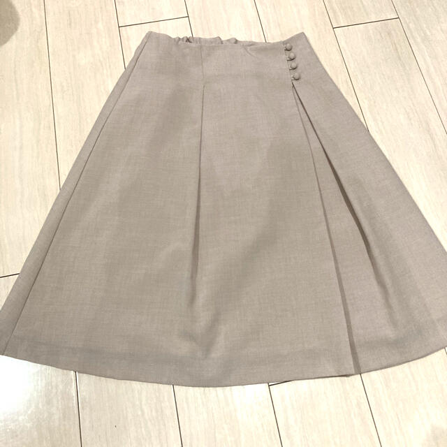 INDEX(インデックス)のインデックス　タックデザインスカート レディースのスカート(ひざ丈スカート)の商品写真