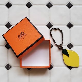 エルメス(Hermes)の【未使用品　箱あり】HERMESエルメス　レモンキーチェーン(キーホルダー)