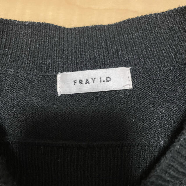 FRAY I.D(フレイアイディー)のフレイアイディー　肩フリルブラックニット レディースのトップス(ニット/セーター)の商品写真