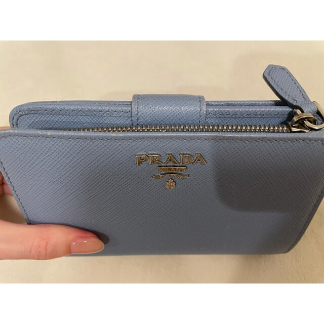 PRADA(プラダ)のプラダ　二つ折り　財布 レディースのファッション小物(財布)の商品写真
