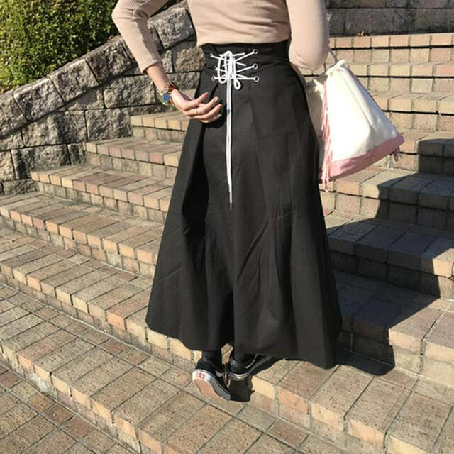 mite 編み上げロングスカート  back rope SK レディースのスカート(ロングスカート)の商品写真