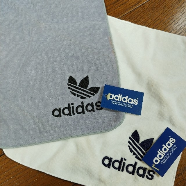 adidas(アディダス)のアディダス　ミニハンドタオル　2枚セット(未使用) インテリア/住まい/日用品の日用品/生活雑貨/旅行(タオル/バス用品)の商品写真