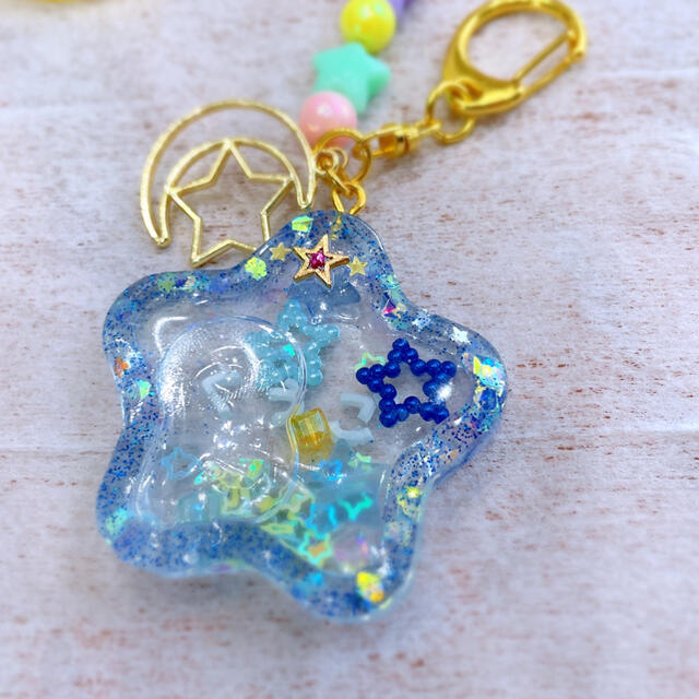 名入れ ハンドメイド レジン チャーム アクセサリー キーホルダー ハンドメイドのアクセサリー(キーホルダー/ストラップ)の商品写真