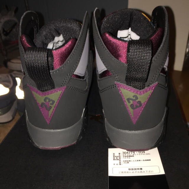 NIKE(ナイキ)のmi様専用 NIKE JORDAN 7 GS bordeaux 7Y 25㎝ レディースの靴/シューズ(スニーカー)の商品写真