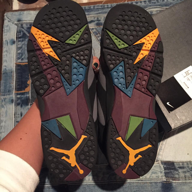 NIKE(ナイキ)のmi様専用 NIKE JORDAN 7 GS bordeaux 7Y 25㎝ レディースの靴/シューズ(スニーカー)の商品写真