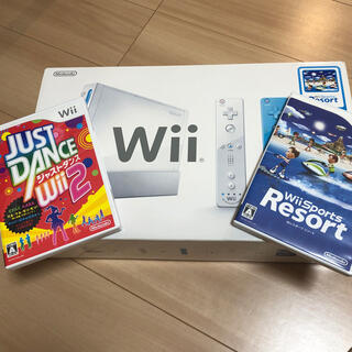 ニンテンドウ(任天堂)の任天堂　Wii本体＋ソフト2本(家庭用ゲーム機本体)