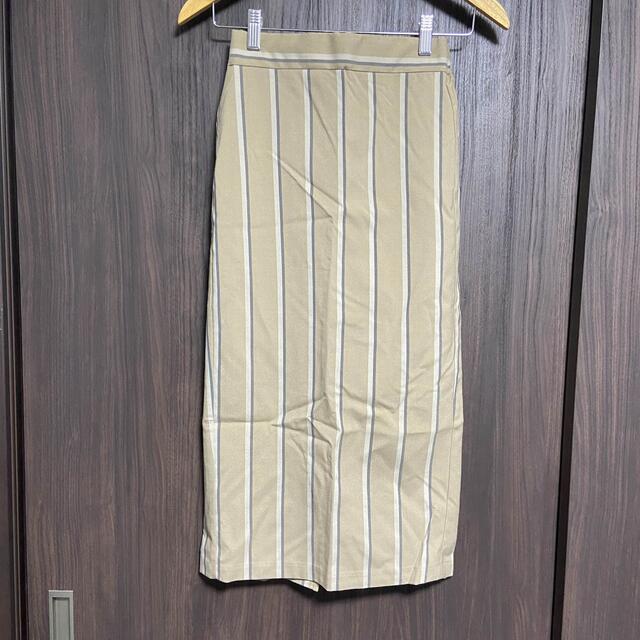 GU(ジーユー)のGU ストライプナローミディスカート　ベージュ　Sサイズ レディースのスカート(ひざ丈スカート)の商品写真